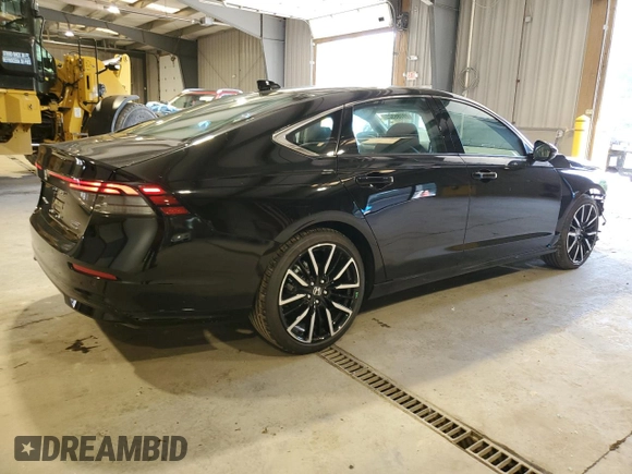 2025 Honda Accord Touring with VIN 1HGCY2F87SA040489, listed as a Copart auction lot 60786325 with 32 mi miles and Salvage title. Bid and sale history available at DreamBid. Image 3.