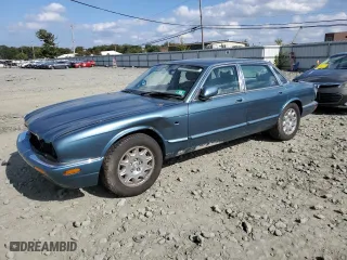 2000 Jaguar XJ with VIN SAJDA14C4YLF17633, listed as a Copart auction lot 74607544 with 89,114 mi miles and Clean Title. Bid and sale history available at carsss.com. Image 1.