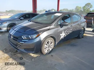 2024 Nissan Versa SV z VIN 3N1CN8EV1RL877648, wystawiony jako IAAI lot #42211446 z przebiegiem 13 477 mil mil oraz . Historia ofert i sprzedaży dostępna na DreamBid. Obrazek 18.