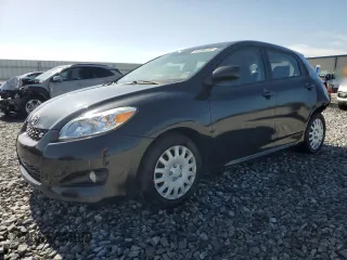 2010 Toyota Matrix S z VIN 2T1KE4EE1AC046403, wystawiony jako Copart lot #55560235 z przebiegiem 121 563 mil mil oraz Szkoda całkowita • Salvage title. Historia ofert i sprzedaży dostępna na DreamBid. Obrazek 1.