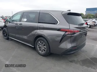 2022 Toyota Sienna LE z VIN 5TDKRKEC1NS099302, wystawiony jako IAAI lot #42243486 z przebiegiem 209 339 mil mil oraz . Historia ofert i sprzedaży dostępna na DreamBid. Obrazek 3.
