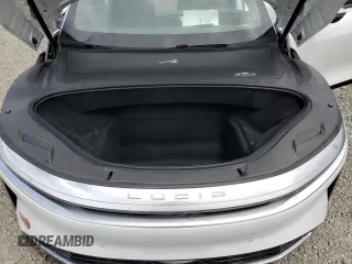 2022 Lucid Air Grand Touring z VIN 50EA1GBA6NA002123, wystawiony jako Copart lot #54435935 z przebiegiem 14 902 mil mil oraz Szkody całkowita. Historia ofert i sprzedaży dostępna na DreamBid. Obrazek 11.