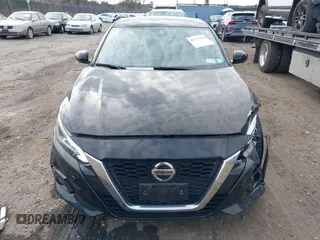 2019 Nissan Altima 2.5 Platinum with VIN 1N4BL4FW1KC127673, listed as a IAAI auction lot 41773674 with 30,713 mi miles. Bid and sale history available at carsss.com. Image 12.