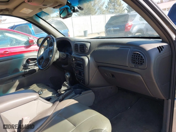 2004 Chevrolet TrailBlazer LS with VIN 1GNDT13S442119957, listed as a IAAI auction lot 41760671 with 233,032 mi miles. Bid and sale history available at carsss.com. Image 5.