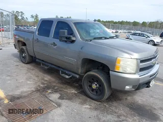 2009 Chevrolet Silverado 1500 LT with VIN 3GCEK23369G106088, listed as a IAAI auction lot 41699535 with 270,526 mi miles and . Bid and sale history available at DreamBid. Image 1.