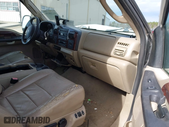 2006 Ford F-250 XL z VIN 1FTSW21P36EA12234, wystawiony jako IAAI lot #41218439 z przebiegiem 366 410 mil mil oraz . Historia ofert i sprzedaży dostępna na DreamBid. Obrazek 5.