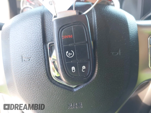 2015 Ram 2500 Laramie z VIN 3C6UR5FL6FG708769, wystawiony jako IAAI lot #42299173 z przebiegiem 101 660 mil mil oraz . Historia ofert i sprzedaży dostępna na DreamBid. Obrazek 11.