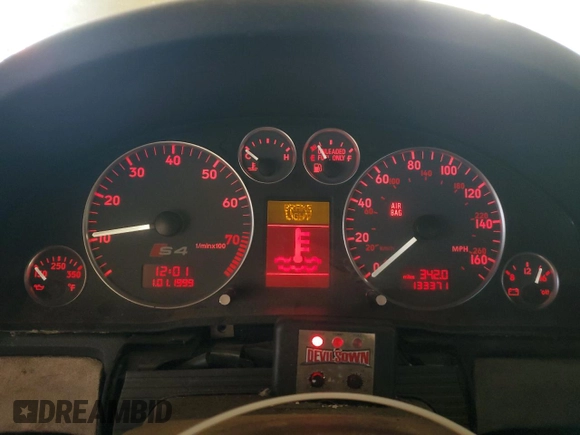 2000 Audi S4 z VIN WAUDD68D1YA107657, wystawiony jako Copart lot #81312104 z przebiegiem 133 371 mil mil oraz Czysty tytuł • Clean title. Historia ofert i sprzedaży dostępna na DreamBid. Obrazek 9.