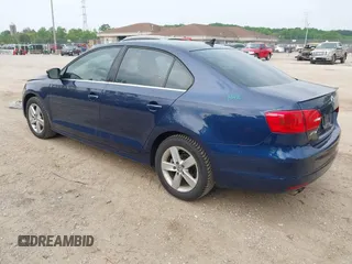 2014 Volkswagen Jetta TDI w/Premium/Nav z VIN 3VWLL7AJ8EM266890, wystawiony jako IAAI lot #42473906 z przebiegiem 146 306 mil mil oraz . Historia ofert i sprzedaży dostępna na DreamBid. Obrazek 3.