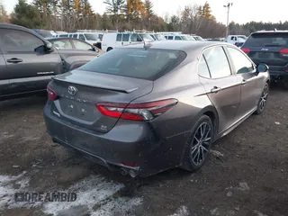 2021 Toyota Camry SE z VIN 4T1G11BK8MU030308, wystawiony jako IAAI lot #41419236 z przebiegiem 32 624 mil mil oraz . Historia ofert i sprzedaży dostępna na DreamBid. Obrazek 4.