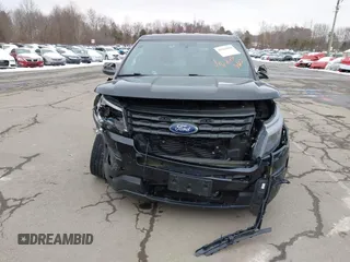 2017 Ford Police Interceptor Utility z VIN 1FM5K8AR6HGE15768, wystawiony jako IAAI lot #41561819 z przebiegiem 176 539 mil mil oraz . Historia ofert i sprzedaży dostępna na DreamBid. Obrazek 6.