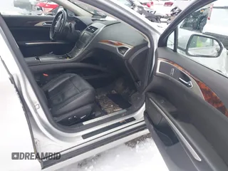 2014 Lincoln MKZ z VIN 3LN6L2JK9ER813109, wystawiony jako IAAI lot #41444866 z przebiegiem 128 613 mil mil oraz . Historia ofert i sprzedaży dostępna na DreamBid. Obrazek 5.
