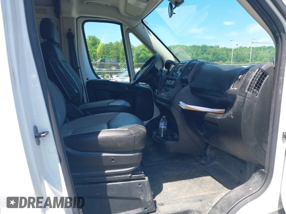 2015 Ram ProMaster Cargo with VIN 3C6TRVDG5FE501111, listed as a IAAI auction lot 42210016 with 208,038 mi miles. Bid and sale history available at carsss.com. Image 5.