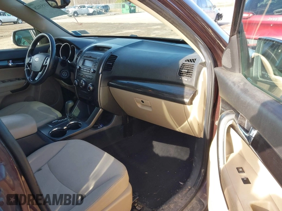 2011 Kia Sorento LX with VIN 5XYKT4A13BG004247, listed as a IAAI auction lot 41953128 with 162,595 mi miles. Bid and sale history available at carsss.com. Image 5.