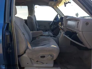 2000 Chevrolet Silverado 1500 LT with VIN 1GCEK19T9YE352379, listed as a IAAI auction lot 41306707 with 154,191 mi miles. Bid and sale history available at carsss.com. Image 5.