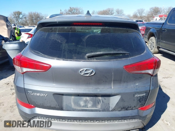 2018 Hyundai Tucson Sport with VIN KM8J33AL5JU770092, listed as a IAAI auction lot 41395349 with 101,395 mi miles. Bid and sale history available at carsss.com. Image 17.