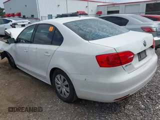2013 Volkswagen Jetta S z VIN 3VW2K7AJ2DM236653, wystawiony jako IAAI lot #42163312 z przebiegiem 133 000 mil mil oraz . Historia ofert i sprzedaży dostępna na DreamBid. Obrazek 3.