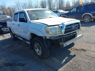 2008 Toyota Tacoma PreRunner with VIN 5TEJU62N38Z560157, listed as a IAAI auction lot 41608600 with 216,045 mi miles. Bid and sale history available at carsss.com. Image 1.