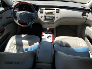 2008 Hyundai Azera Limited z VIN KMHFC46F68A253538, wystawiony jako Copart lot #57653055 z przebiegiem 63 876 mil mil oraz Szkody całkowita. Historia ofert i sprzedaży dostępna na DreamBid. Obrazek 8.