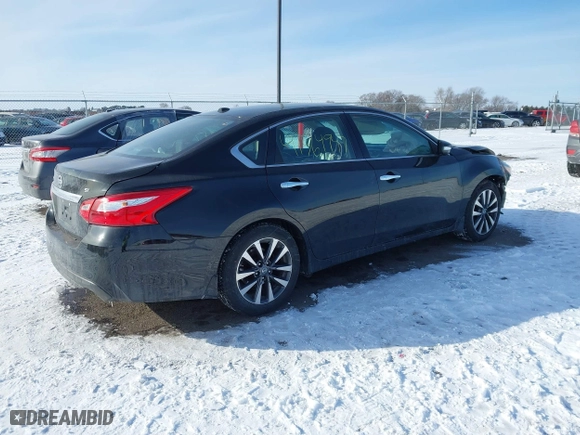 2017 Nissan Altima 2.5 SR with VIN 1N4AL3AP9HC470004, listed as a IAAI auction lot 41564947 with 118,219 mi miles. Bid and sale history available at carsss.com. Image 4.