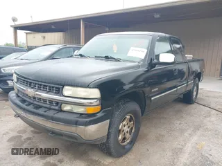 2001 Chevrolet Silverado 1500 LS with VIN 1GCEK19T11E256199, listed as a IAAI auction lot 42088180 with 253,252 mi miles. Bid and sale history available at carsss.com. Image 2.