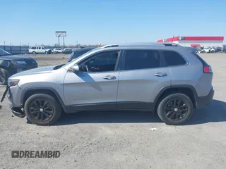 2019 Jeep Cherokee Latitude with VIN 1C4PJMCB9KD442979, listed as a IAAI auction lot 41645520 with 108,261 mi miles. Bid and sale history available at carsss.com. Image 14.