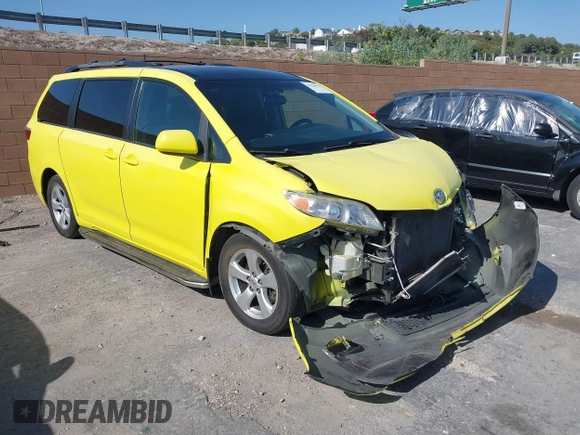 2017 Toyota Sienna LE Auto Access Seat с VIN 5TDKZ3DCXHS862073, выставлен на аукционе IAAI как лот 42328653 с пробегом 183 126 миль миль и . История ставок и продаж доступна на DreamBid. Изображение 1.