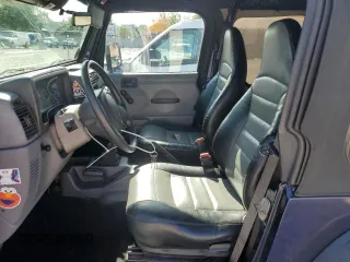 1998 Jeep Wrangler SE with VIN 1J4FY29P6WP705491, listed as a Copart auction lot 61873695 with 195,678 mi miles and Clean title. Bid and sale history available at DreamBid. Image 7.
