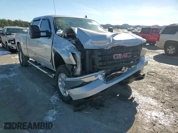 2011 GMC Sierra 2500HD SLT z VIN 1GT121E89BF191758, wystawiony jako Copart lot #87836355 z przebiegiem 128 153 mil mil oraz Szkoda całkowita • Salvage title. Historia ofert i sprzedaży dostępna na DreamBid. Obrazek 10.