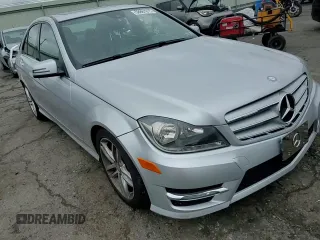 2013 Mercedes-Benz C 300 Sport z VIN WDDGF8AB9DR283386, wystawiony jako Copart lot #58867615 z przebiegiem 117 572 mil mil oraz Szkoda całkowita • Salvage title. Historia ofert i sprzedaży dostępna na DreamBid. Obrazek 13.