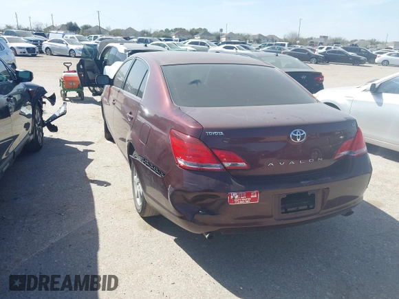 2007 Toyota Avalon XL z VIN 4T1BK36B97U205988, wystawiony jako IAAI lot #41738847 z przebiegiem 99 951 mil mil oraz . Historia ofert i sprzedaży dostępna na DreamBid. Obrazek 3.