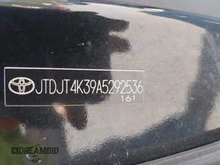 2010 Toyota Yaris z VIN JTDJT4K39A5292536, wystawiony jako IAAI lot #42229412 z przebiegiem 152 195 mil mil oraz . Historia ofert i sprzedaży dostępna na DreamBid. Obrazek 9.