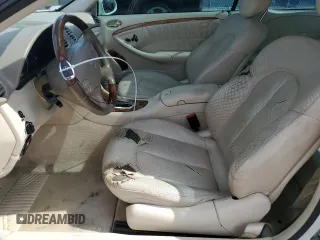 2005 Mercedes-Benz CLK 500 z VIN WDBTJ75J65F132140, wystawiony jako Copart lot #56175955 z przebiegiem 183 347 mil mil oraz Szkoda całkowita • Salvage title. Historia ofert i sprzedaży dostępna na DreamBid. Obrazek 7.