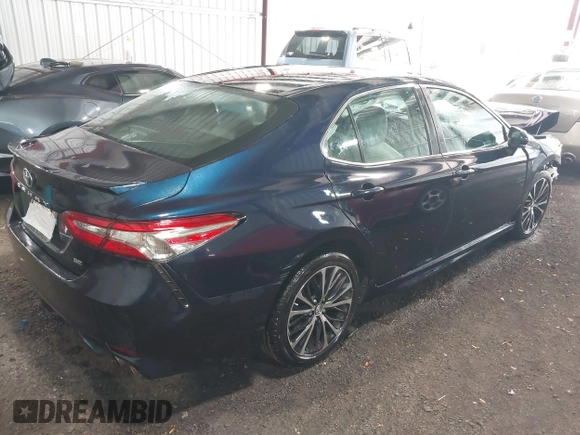 2018 Toyota Camry LE z VIN 4T1B11HK8JU517019, wystawiony jako IAAI lot #42220646 z przebiegiem 98 924 mil mil oraz . Historia ofert i sprzedaży dostępna na DreamBid. Obrazek 4.