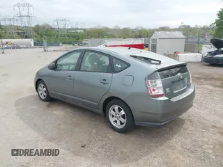 2005 Toyota Prius with VIN JTDKB20U153113348, listed as a IAAI auction lot 42048356 with 230,089 mi miles. Bid and sale history available at carsss.com. Image 3.