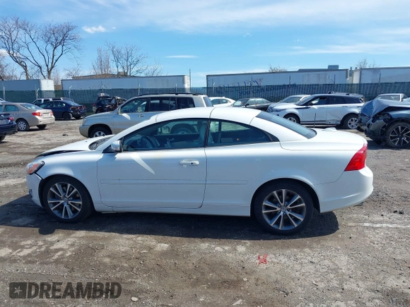 2013 Volvo C70 T5 with VIN YV1672MC0DJ139884, listed as a IAAI auction lot 41846044 with 89,838 mi miles. Bid and sale history available at carsss.com. Image 14.