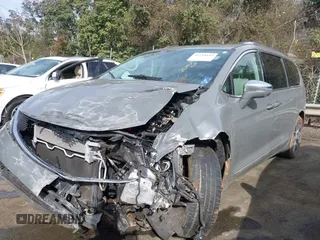 2020 Chrysler Pacifica Limited z VIN 2C4RC1GG4LR140960, wystawiony jako IAAI lot #41718193 z przebiegiem 104 945 mil mil oraz . Historia ofert i sprzedaży dostępna na DreamBid. Obrazek 2.