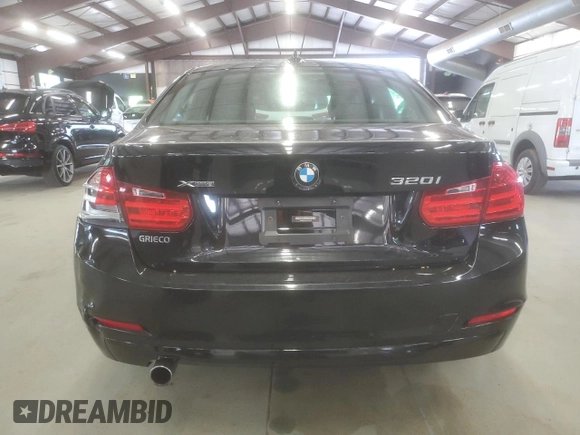 2015 BMW 3 Series 320i xDrive с VIN WBA3C3C5XFP663957, выставлен на аукционе Copart как лот 61355585 с пробегом 268 383 миль миль и Чистый • Clean title. История ставок и продаж доступна на DreamBid. Изображение 6.