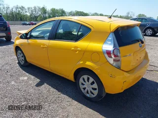 2014 Toyota Prius One z VIN JTDKDTB31E1066984, wystawiony jako IAAI lot #42261574 z przebiegiem 163 378 mil mil oraz . Historia ofert i sprzedaży dostępna na DreamBid. Obrazek 3.
