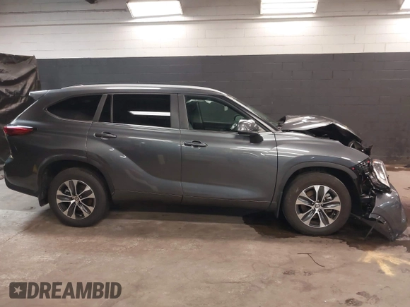 2023 Toyota Highlander L z VIN 5TDKDRBH2PS022528, wystawiony jako IAAI lot #42001557 z przebiegiem 29 527 mil mil oraz . Historia ofert i sprzedaży dostępna na DreamBid. Obrazek 13.