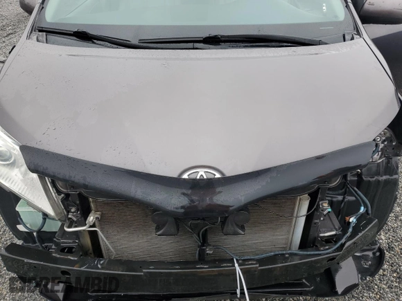 2013 Toyota Sienna XLE with VIN 5TDDK3DC3DS065980, listed as a Copart auction lot 50563385 with 124,124 mi miles and Salvage Title. Bid and sale history available at DreamBid. Image 12.