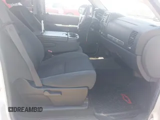 2009 Chevrolet Silverado 1500 LT with VIN 3GCEC23039G118833, listed as a IAAI auction lot 42018681 with 212,044 mi miles. Bid and sale history available at carsss.com. Image 5.