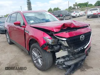 2025 Mazda CX-90 Preferred z VIN JM3KKBHD9S1208744, wystawiony jako IAAI lot #42019049 z przebiegiem 4 663 mil mil oraz . Historia ofert i sprzedaży dostępna na DreamBid. Obrazek 1.