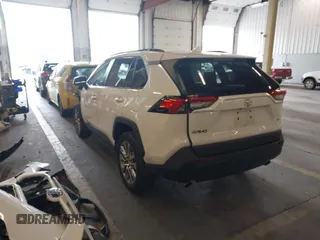 2020 Toyota RAV4 XLE Premium with VIN 2T3C1RFV1LC042163, listed as a IAAI auction lot 40672979 with 76,016 mi miles. Bid and sale history available at carsss.com. Image 3.
