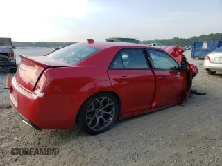 2015 Chrysler 300 S z VIN 2C3CCABT5FH743408, wystawiony jako Copart lot #62085374 z przebiegiem Nie podano mil oraz Szkoda całkowita • Salvage title. Historia ofert i sprzedaży dostępna na DreamBid. Obrazek 3.
