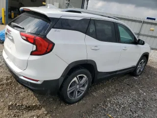 2021 GMC Terrain SLT z VIN 3GKALPEV9ML359613, wystawiony jako Copart lot #57420515 z przebiegiem 19 315 mil mil oraz Czysty tytuł • Clean title. Historia ofert i sprzedaży dostępna na DreamBid. Obrazek 3.