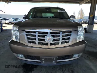2012 Cadillac Escalade Luxury z VIN 1GYS4BEF1CR121362, wystawiony jako Copart lot #51871345 z przebiegiem 158 273 mil mil oraz Czysty tytuł • Clean title. Historia ofert i sprzedaży dostępna na DreamBid. Obrazek 5.