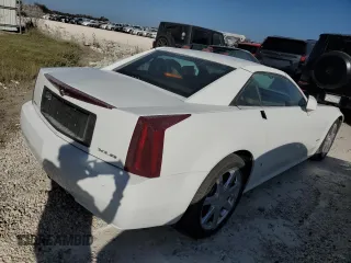 2008 Cadillac XLR z VIN 1G6YV36A285601305, wystawiony jako Copart lot #76724454 z przebiegiem Nie podano mil oraz Nie do naprawy. Historia ofert i sprzedaży dostępna na DreamBid. Obrazek 3.