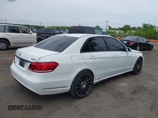 2014 Mercedes-Benz E 350 Luxury z VIN WDDHF8JB0EB017012, wystawiony jako IAAI lot #42368388 z przebiegiem 110 071 mil mil oraz . Historia ofert i sprzedaży dostępna na DreamBid. Obrazek 4.