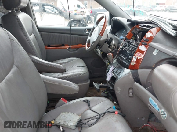 2007 Toyota Sienna XLE z VIN 5TDBK22C07S005499, wystawiony jako IAAI lot #42304686 z przebiegiem 179 721 mil mil oraz . Historia ofert i sprzedaży dostępna na DreamBid. Obrazek 5.